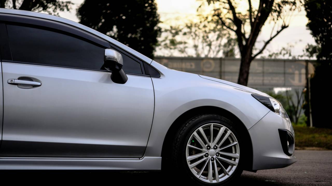 How to Choose the Perfect Wrap for Your Car: Colors, Textures, and Finishes